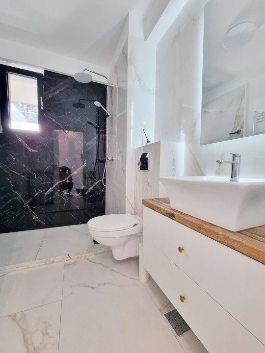 Apartament cu vedere frontala catre lac in pozitie privilegiata