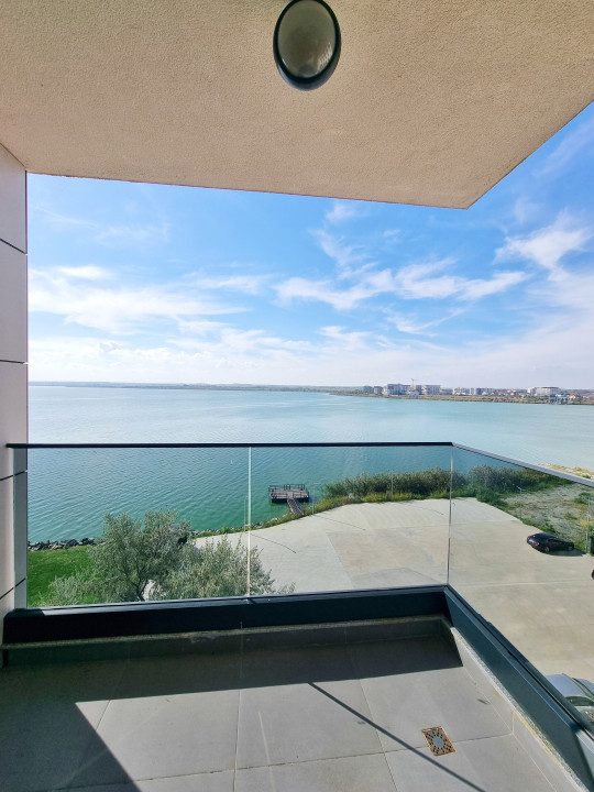 Apartament cu vedere frontala catre lac in pozitie privilegiata