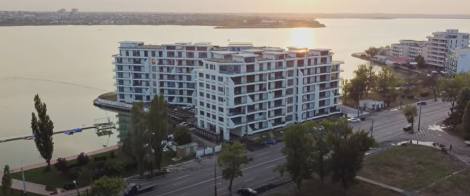 Apartament cu vedere generoas catre lac in complex LakeOn