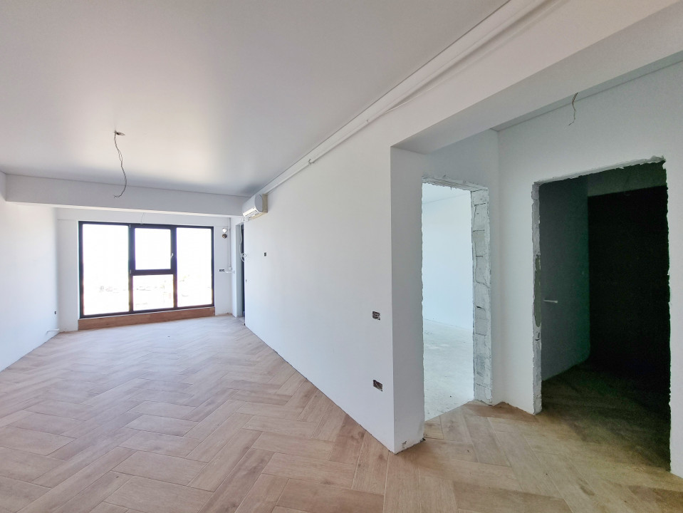 Priveliste frontala la mare, la cativa pasi de nisip