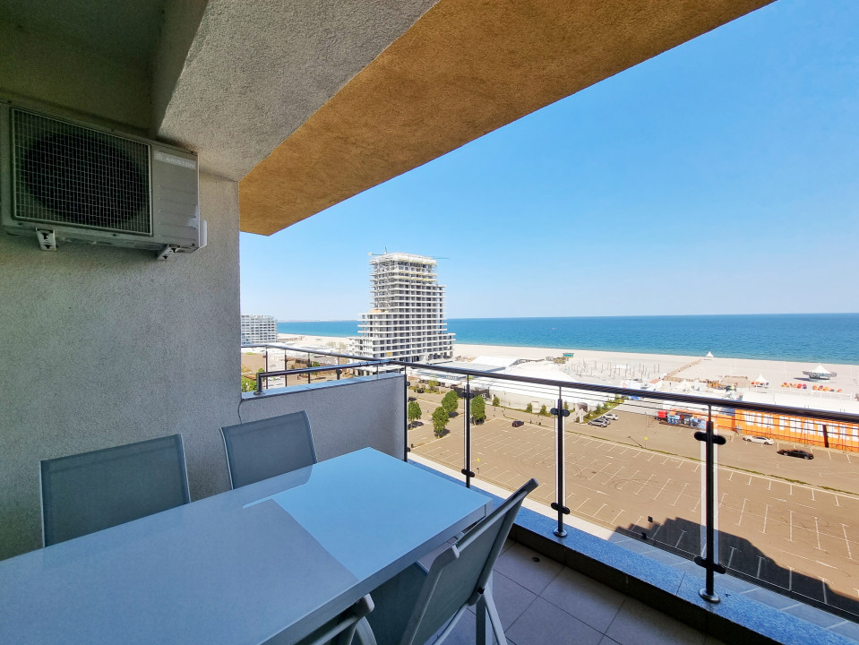 Apartament cu priveliste frontala la mare in zona Cluburilor