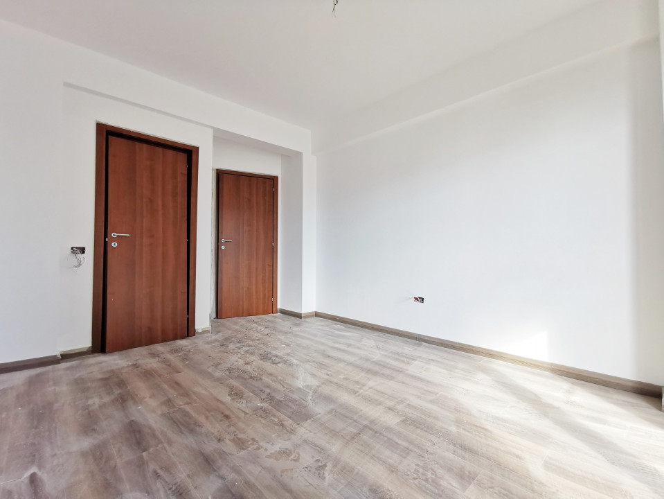 Vedere frontala spre lac in centrul statiunii Mamaia