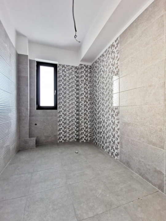 Vedere frontala spre lac in centrul statiunii Mamaia