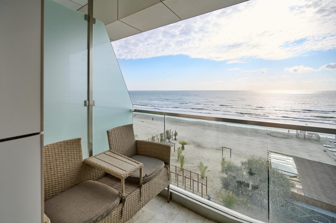 Apartamente cu vedere frontala la mare si parcare subterana in Alezzi Infinitty