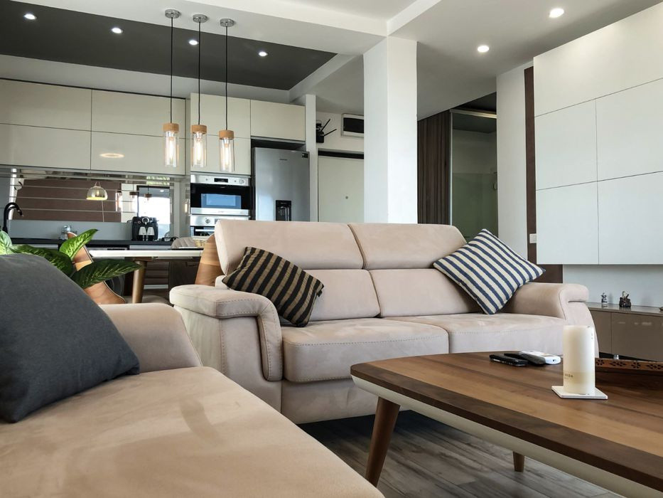 Apartamentul în care bunul gust și lumina naturală s-au mutat împreună.