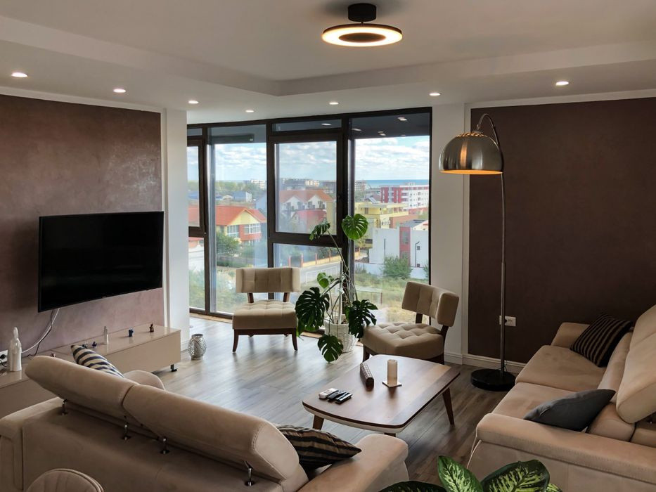 Apartamentul în care bunul gust și lumina naturală s-au mutat împreună.