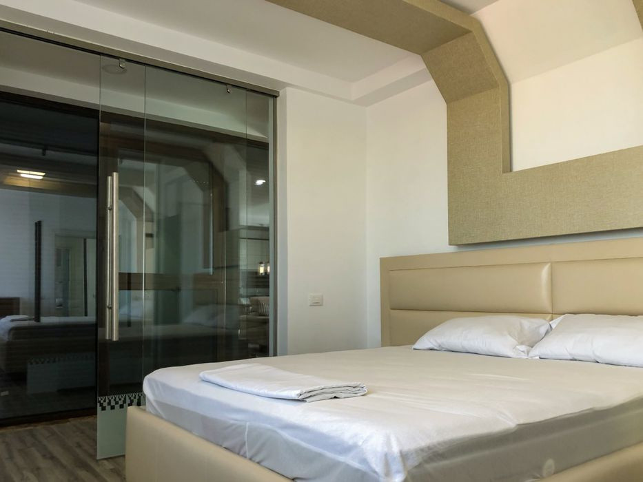 Apartamentul în care bunul gust și lumina naturală s-au mutat împreună.