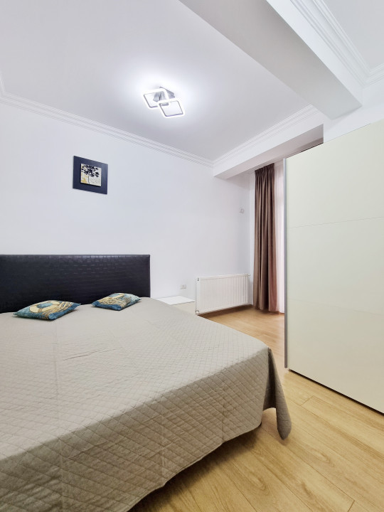 Apartament cu parcare privata si vedere catre lac in centrul statiunii