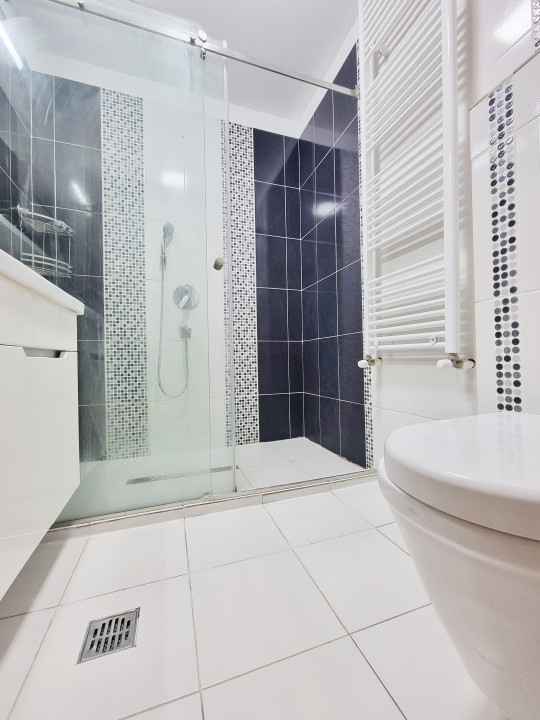 Apartament cu parcare privata si vedere catre lac in centrul statiunii