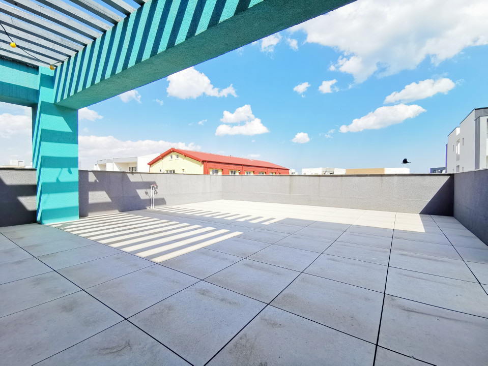 Penthouse cu terasa generoasa, aproape de plaja