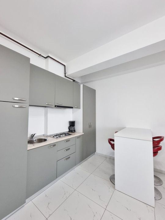 Priveliste frontala la mare, la cativa pasi de nisip