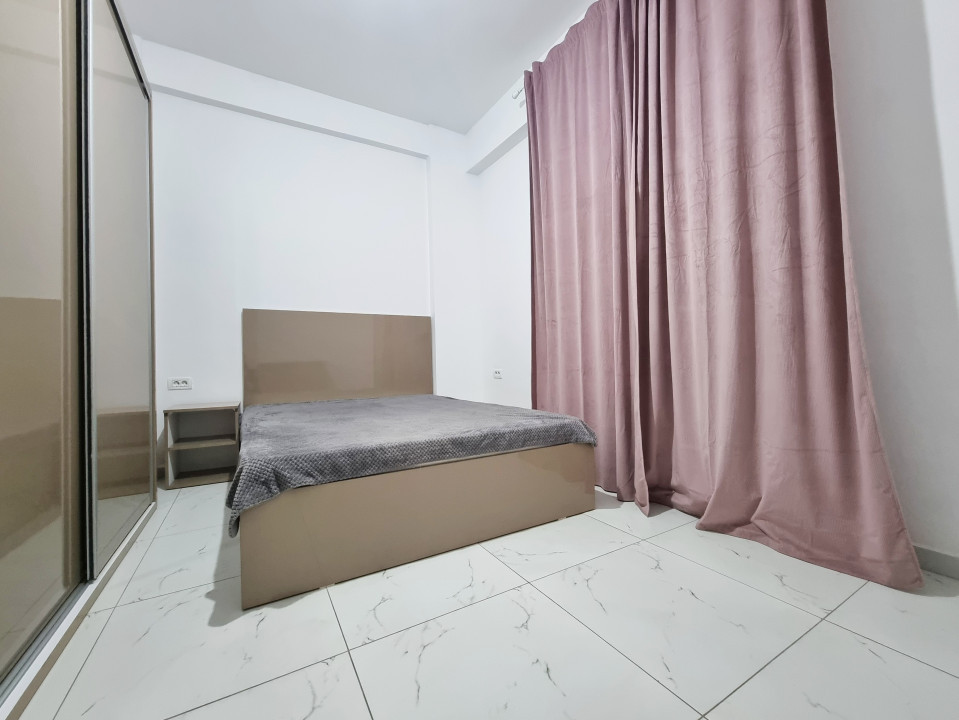 Priveliste frontala la mare, la cativa pasi de nisip