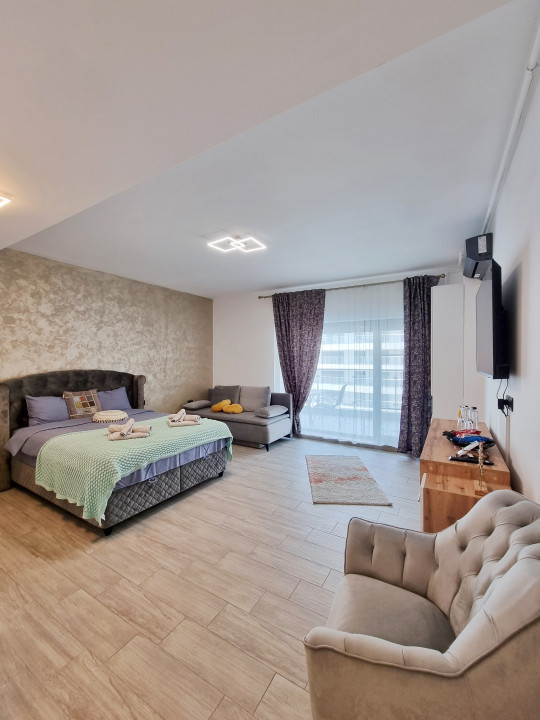 Studio cu parcare privata si priveliste catre ape in complex Casa del Mar