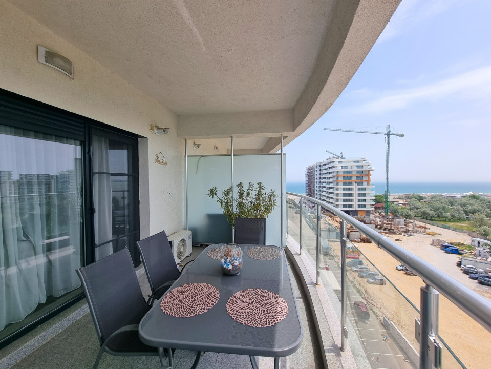 Studio cu parcare privata si priveliste catre ape in complex Casa del Mar