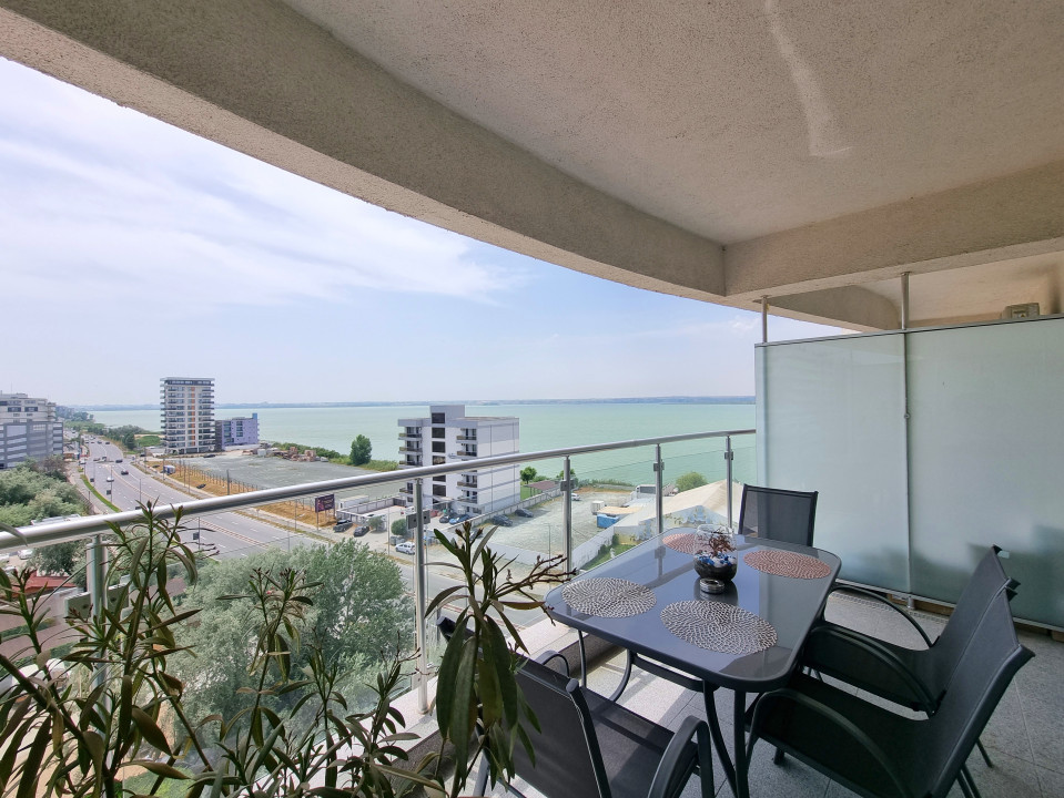 Studio cu parcare privata si priveliste catre ape in complex Casa del Mar