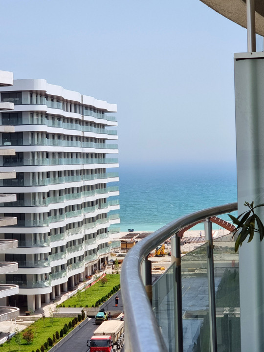 Studio cu parcare privata si priveliste catre ape in complex Casa del Mar