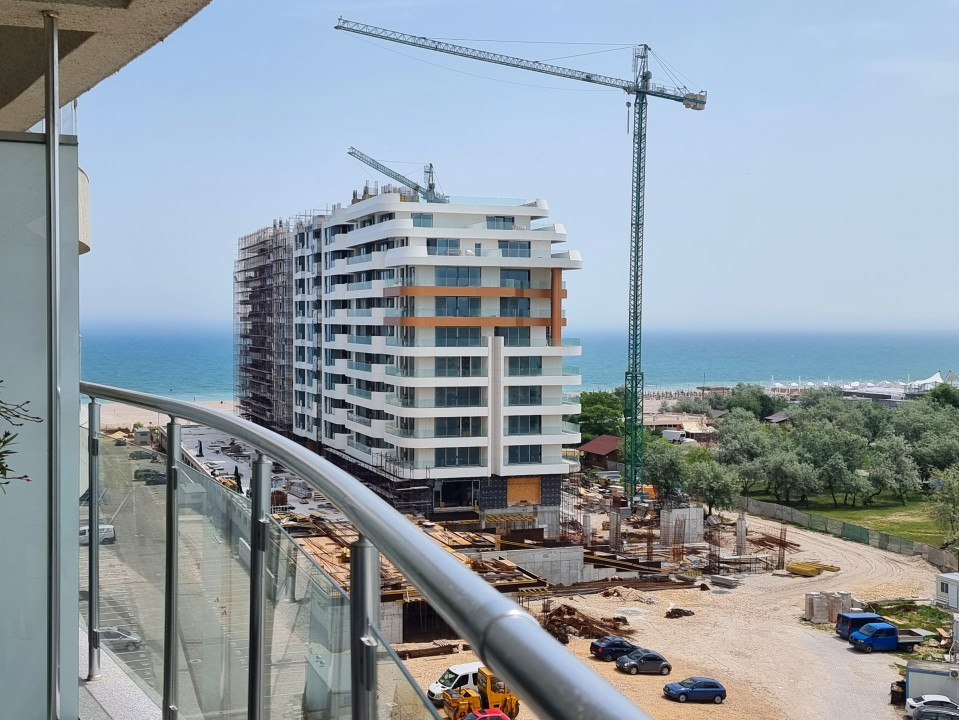 Studio cu parcare privata si priveliste catre ape in complex Casa del Mar