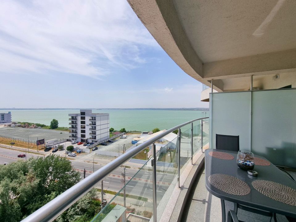 Studio cu parcare privata si priveliste catre ape in complex Casa del Mar