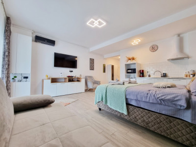 Studio cu parcare privata si priveliste catre ape in complex Casa del Mar