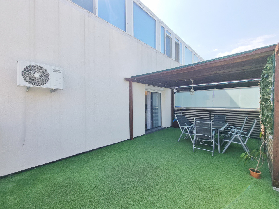 Penthouse cu terasa generoasa si parcare privata aproape de plaja