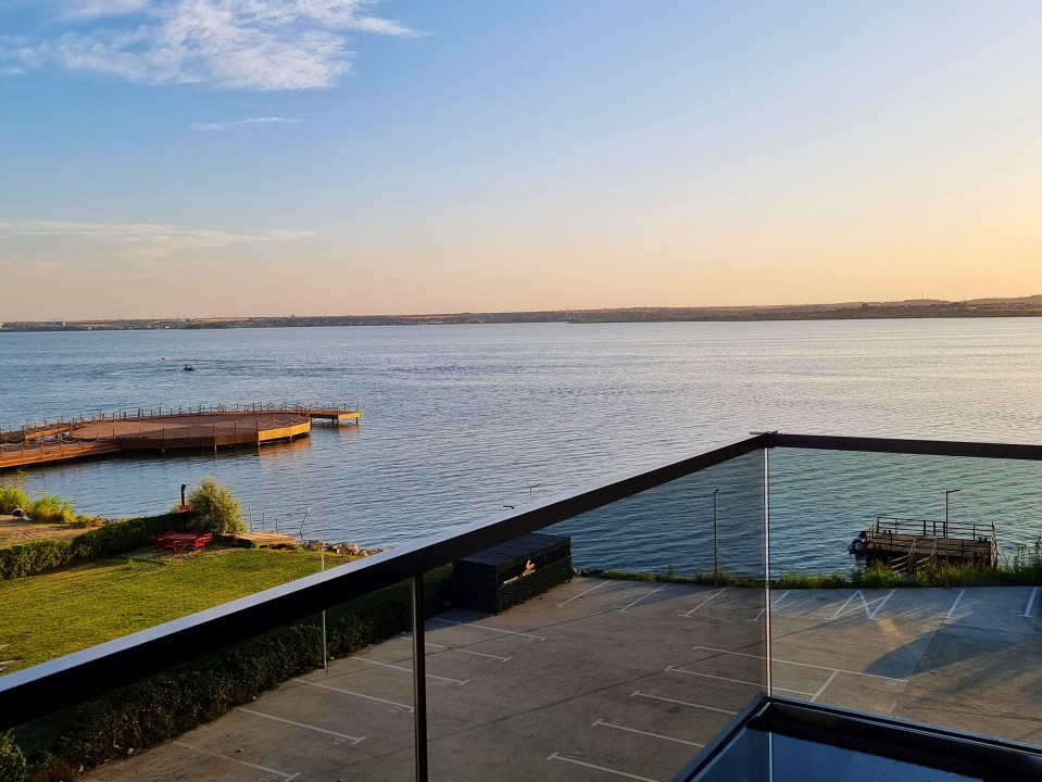 Apartament cu priveliste catre lac in pozitie privilegiata