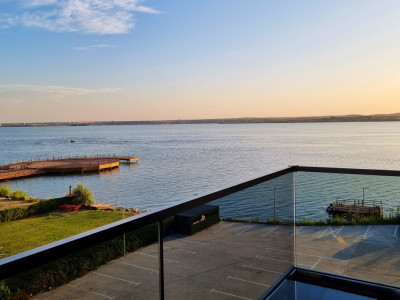 Apartament cu priveliste catre lac in pozitie privilegiata