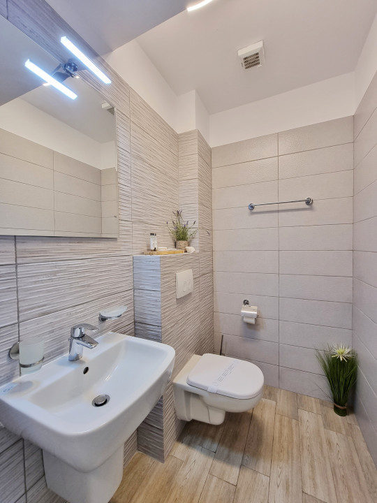 Apartament cu 2 bai si parcare privata in complex Casa del Mar