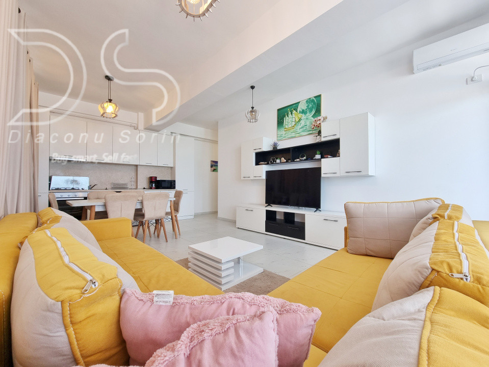 Priveliste frontala in primul rând la mare.