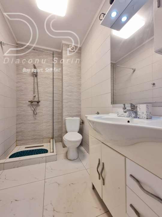 Priveliste frontala in primul rând la mare.