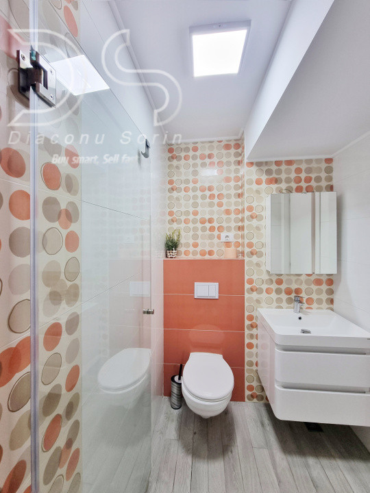 Apartament cu 2 bai si vedere la mare in primul rand la promenada