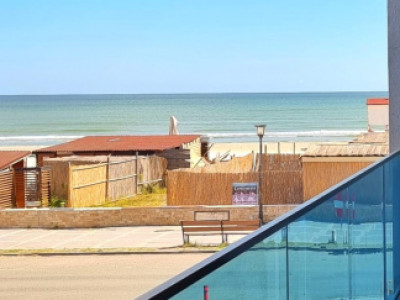 Apartament cu 2 bai si vedere la mare in primul rand la promenada