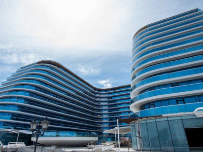 Rezidenta cu priveliste la mare in Titanic White Resort