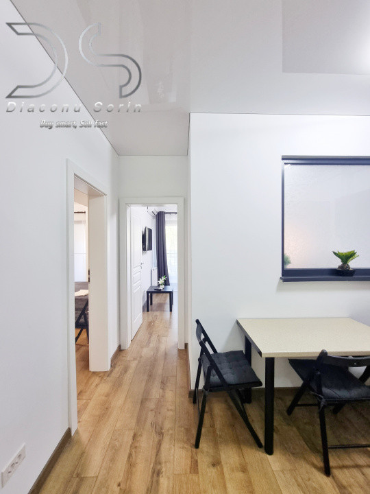 Apartament cu 2 camere și un balcon cât un hol de hotel