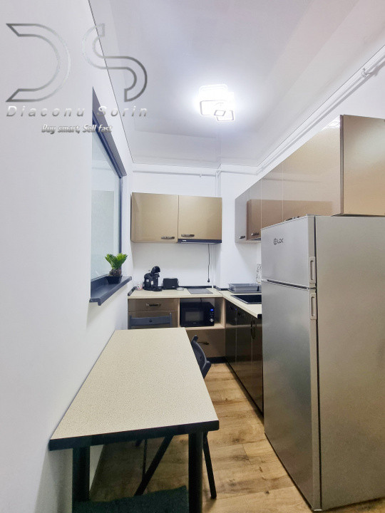 Apartament cu 2 camere și un balcon cât un hol de hotel