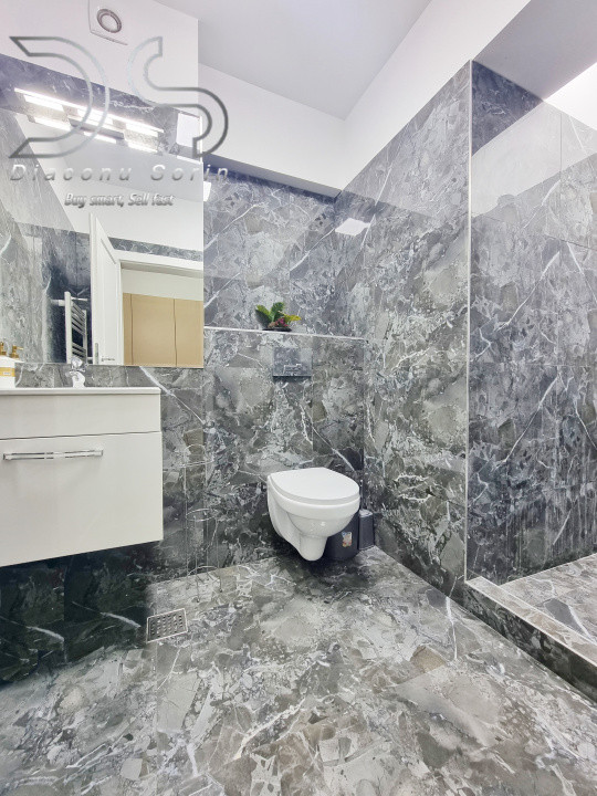 Apartament cu 2 camere și un balcon cât un hol de hotel