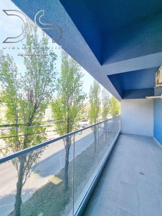 Apartament cu 2 camere și un balcon cât un hol de hotel