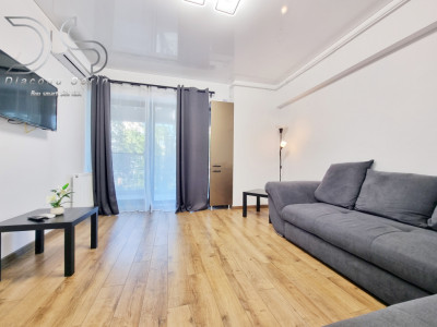 Apartament cu 2 camere și un balcon cât un hol de hotel