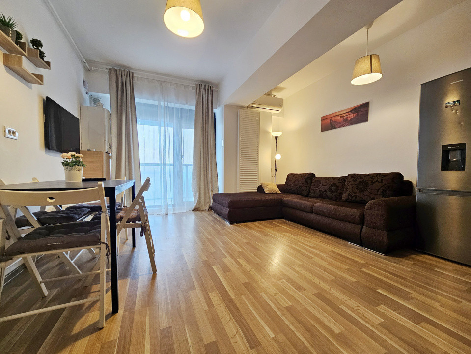 Apartament mare recompartimentat in doua spatii locative