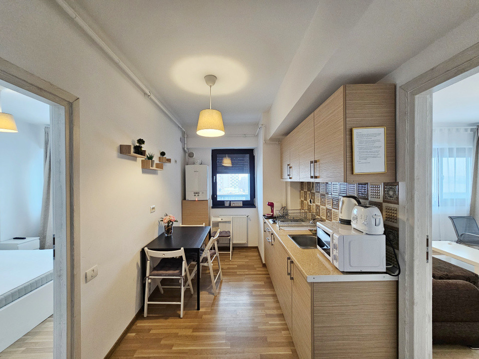 Apartament mare recompartimentat in doua spatii locative