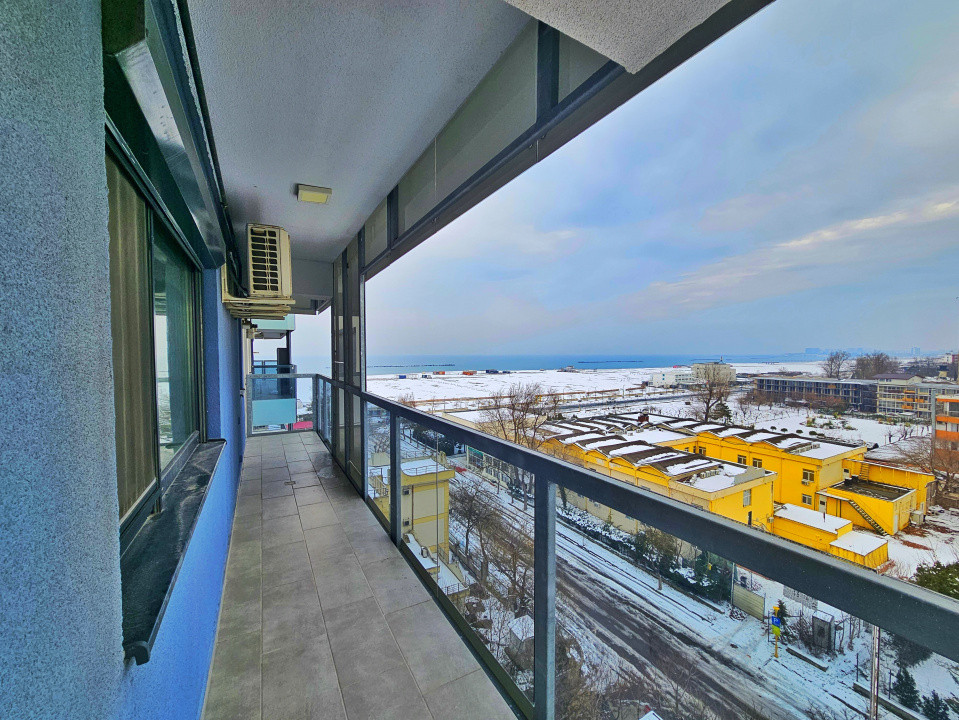 Apartament mare recompartimentat in doua spatii locative